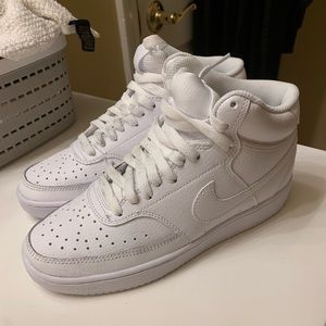 Women’s size 7 Nike court vision mid. Great condition only worn twice.